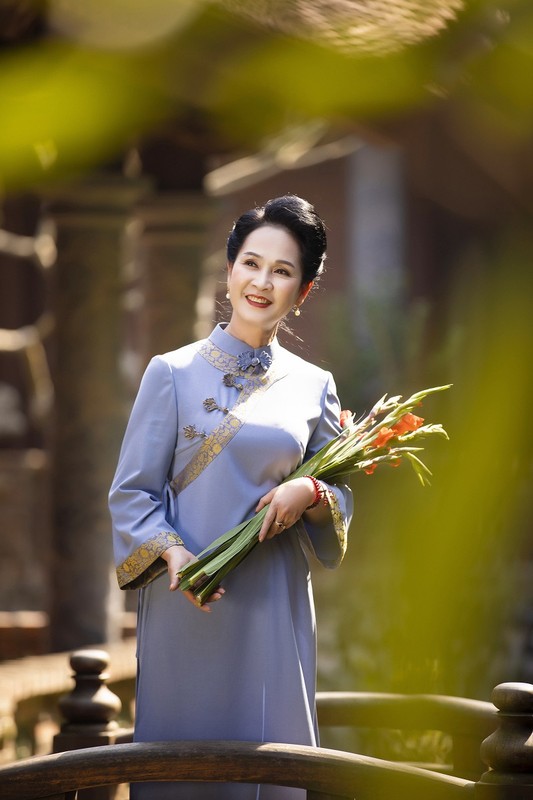 NSND Lan Huong, Chieu Xuan dien ao dai dep nen na-Hinh-6