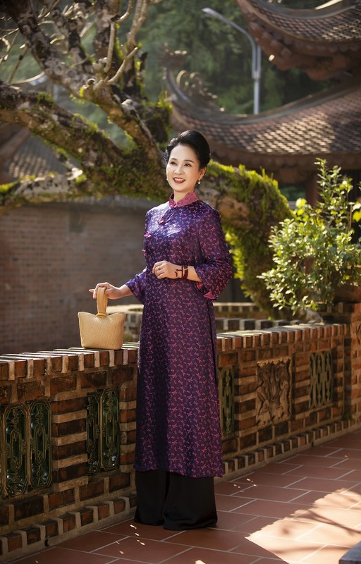 NSND Lan Huong, Chieu Xuan dien ao dai dep nen na-Hinh-7