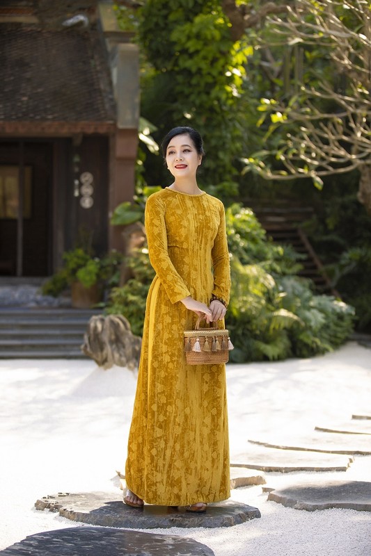 NSND Lan Huong, Chieu Xuan dien ao dai dep nen na-Hinh-9