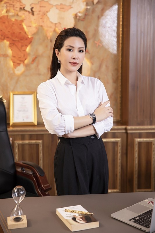 Hoa hau Thu Hoai xinh dep, tre trung bat chap tuoi tac-Hinh-12