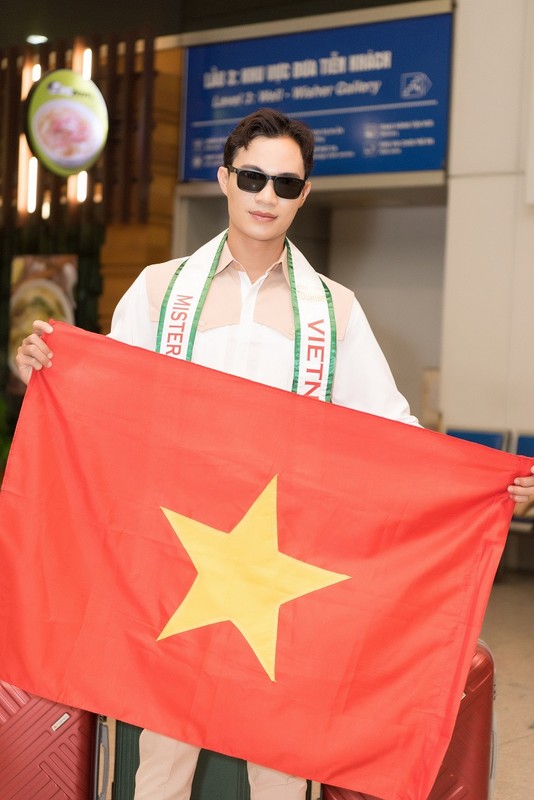 Huynh Vo Hoang Son len duong thi Nam vuong Du lich Hoan vu 2023-Hinh-2