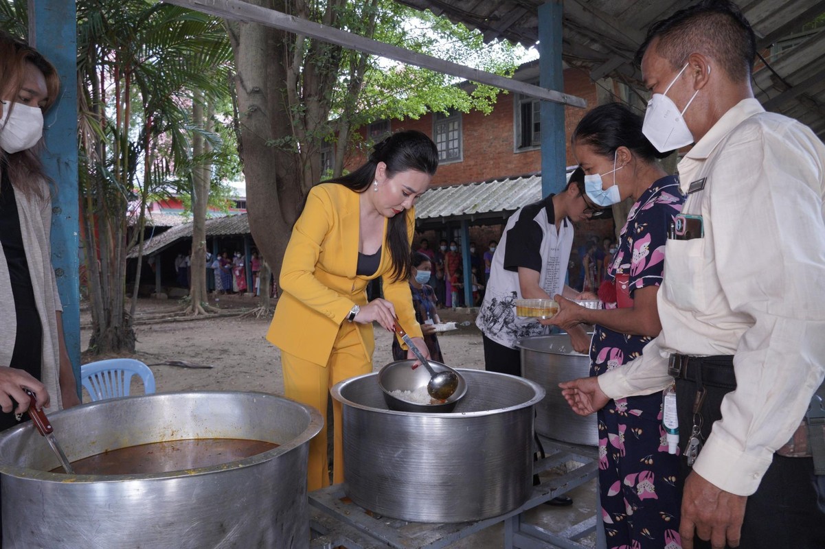 Hoa hau Phan Kim Oanh tro lai Myanmar sau 7 thang dang quang-Hinh-6