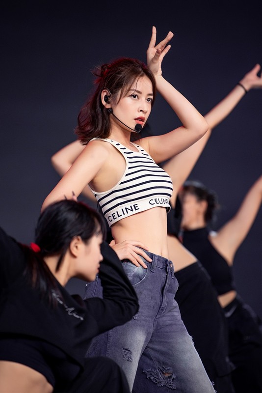 Chi Pu mac goi cam tong duyet chung ket Miss Grand Vietnam 2023