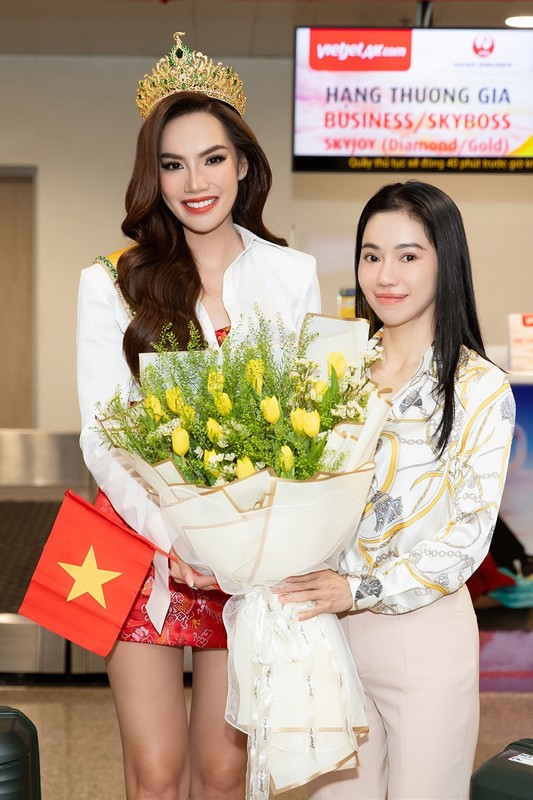 Le Hoang Phuong rang ro den HN du thi Miss Grand International 2023-Hinh-9