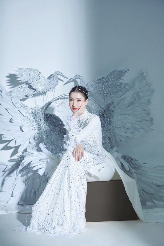 View - 	Cận trang phục hơn 10kg Phương Nhi đem đến Miss International