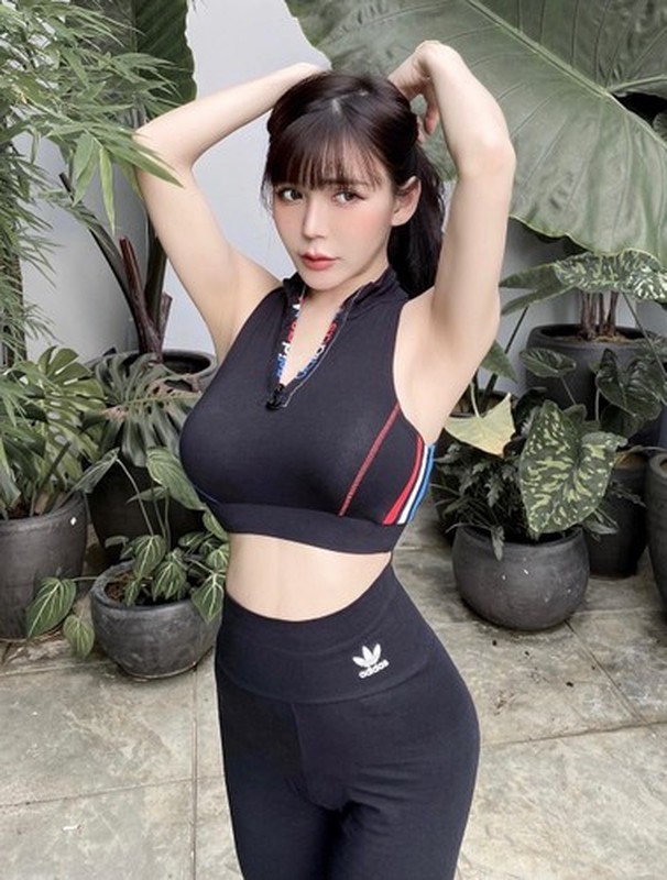 Hot girl goi cam dien mot crop-top xe sau hut mat-Hinh-12