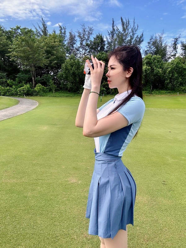 View - 	Cựu siêu mẫu Đào Lan Phương trẻ trung xinh đẹp trên sân golf 