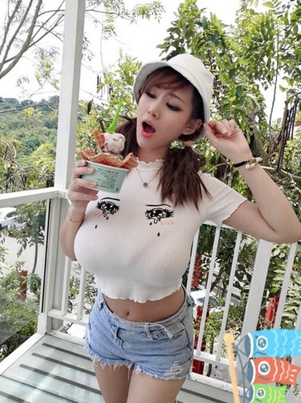 View - 	Hot girl siêu vòng 1 khiến người nhìn không thể rời mắt 