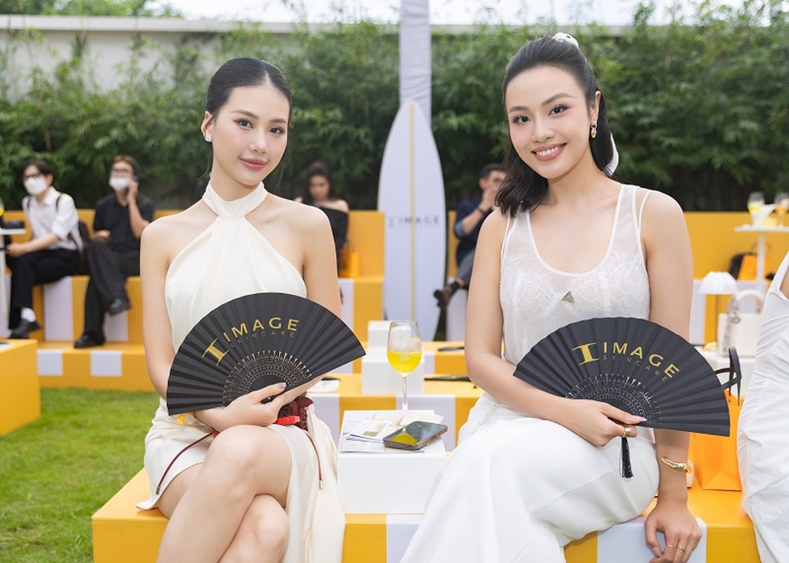 Miss Bui Quynh Hoa and Kim Duyen are beautiful at the event-Picture-4