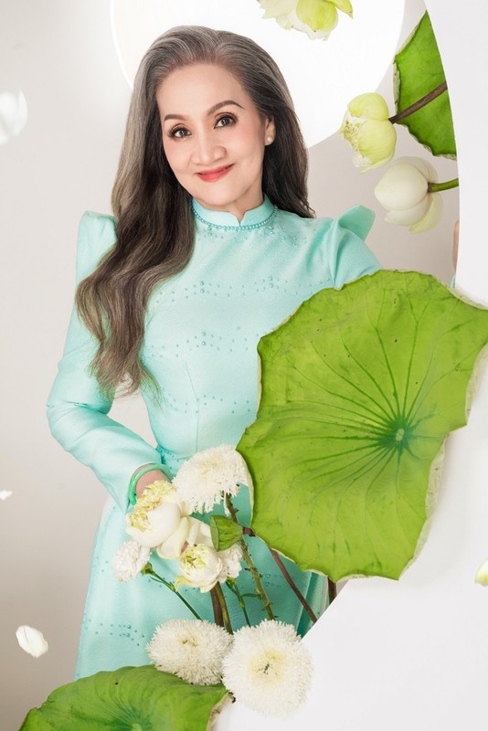 Ly Nha Ky's biological mother is beautiful and has a beautiful face at the age of over 70 - Photo 4