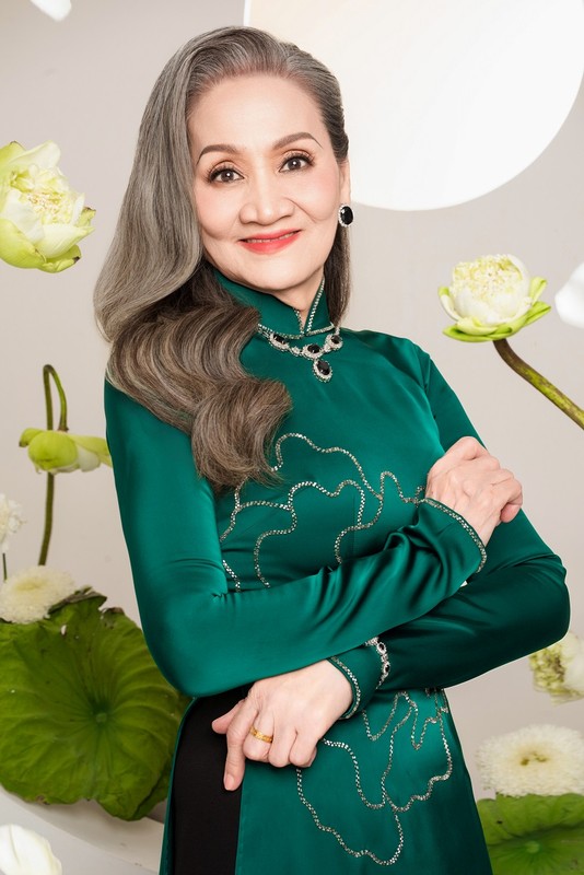 Ly Nha Ky's biological mother is beautiful and has a beautiful face at the age of over 70 - Photo 7