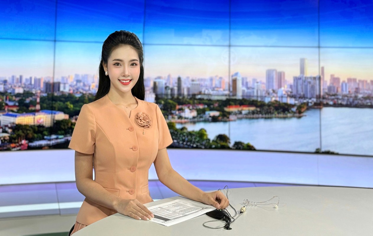 Beautiful dress of weather forecaster MC Ngoc Khanh-Picture-3