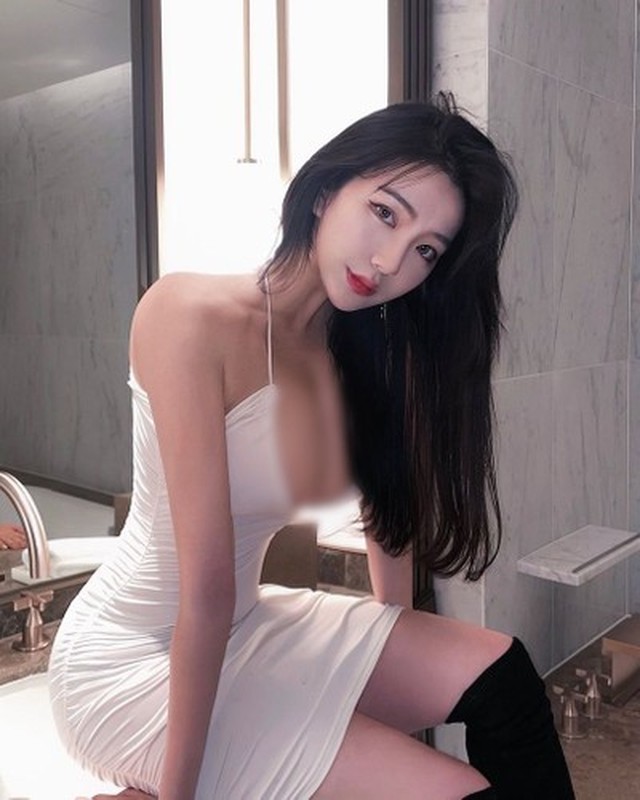 View - 	Hot girl xinh đẹp diện đồ khoét sâu khoe body siêu nuột