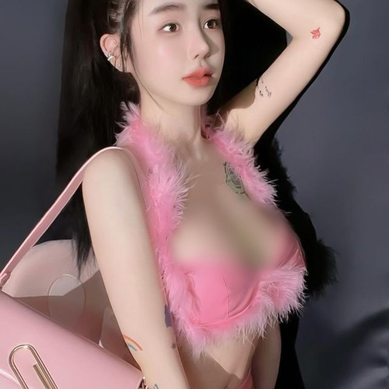 View - 	Hot girl siêu vòng 1 diện nội y khoe vóc dáng nuột nà