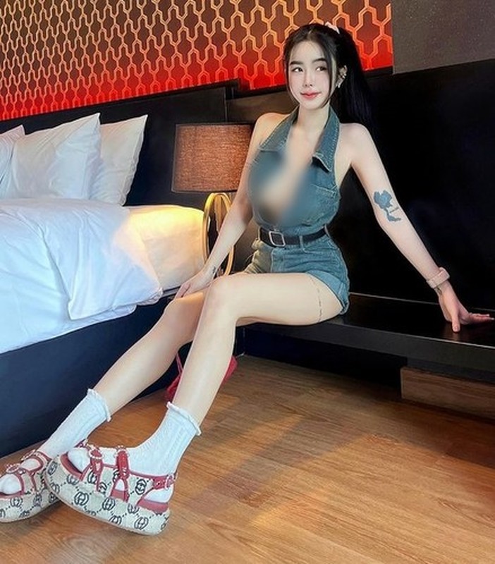 View - 	Hot girl siêu vòng 1 diện nội y khoe vóc dáng nuột nà