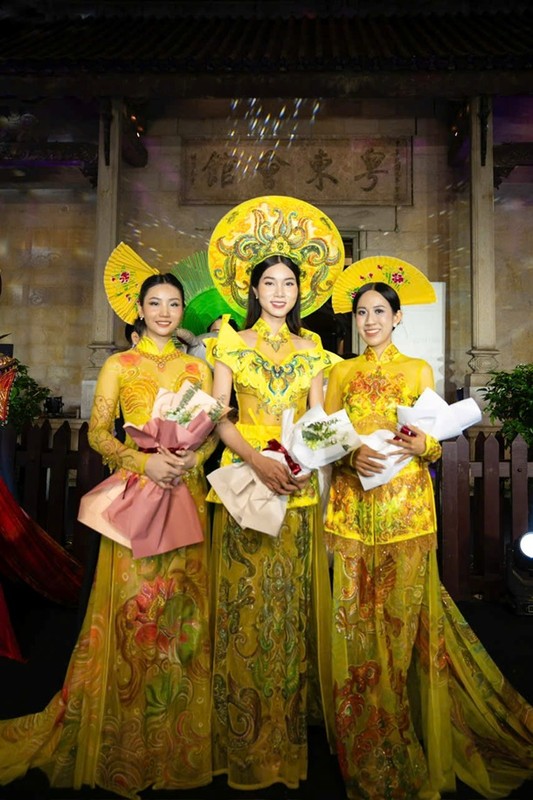 Dan hoa hau, a hau khoe sac voc voi ao dai-Hinh-2