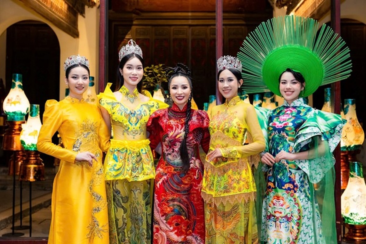 Dan hoa hau, a hau khoe sac voc voi ao dai