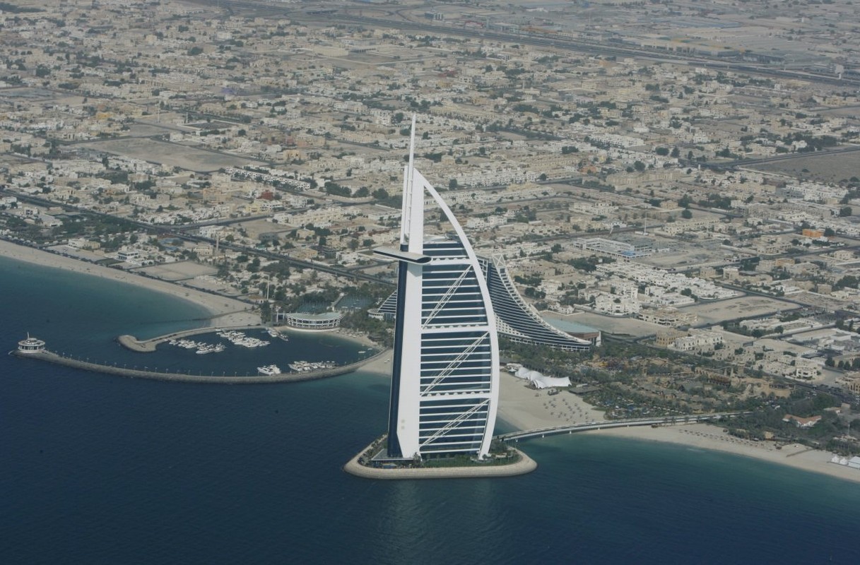 Xem Dubai bien sa mac thanh loat cong trinh khung-Hinh-4
