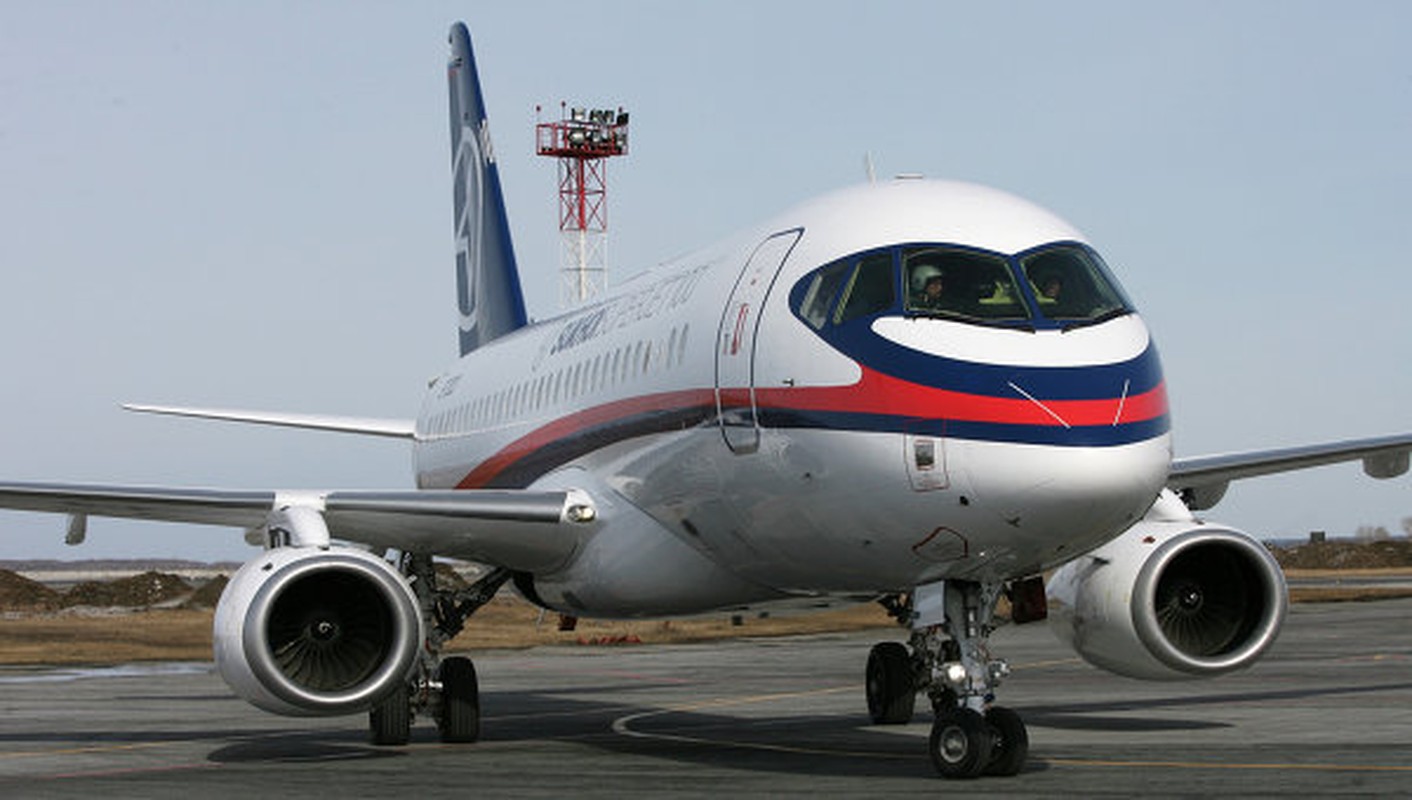 Mo may bay Sukhoi Superjet 100 Nga muon ban cho Viet Nam-Hinh-9