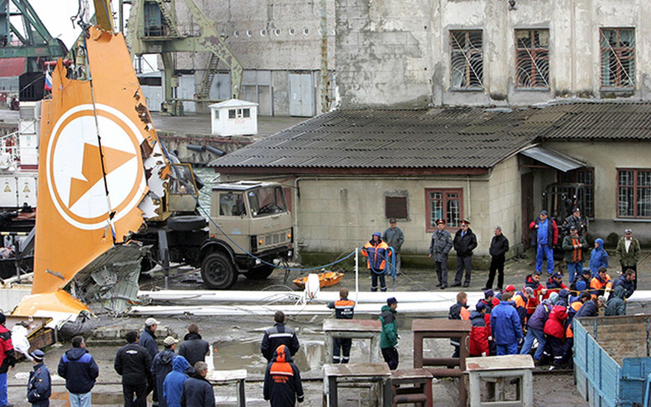 Tai nan may bay tham khoc truoc hang hang khong Germanwings-Hinh-6