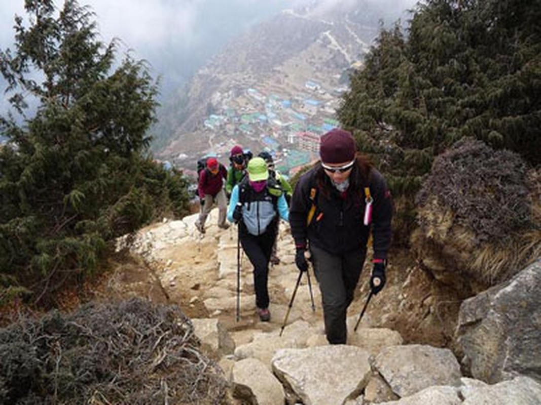 Choang ngop khach san cao ky luc tren dinh Everest o Nepal-Hinh-11