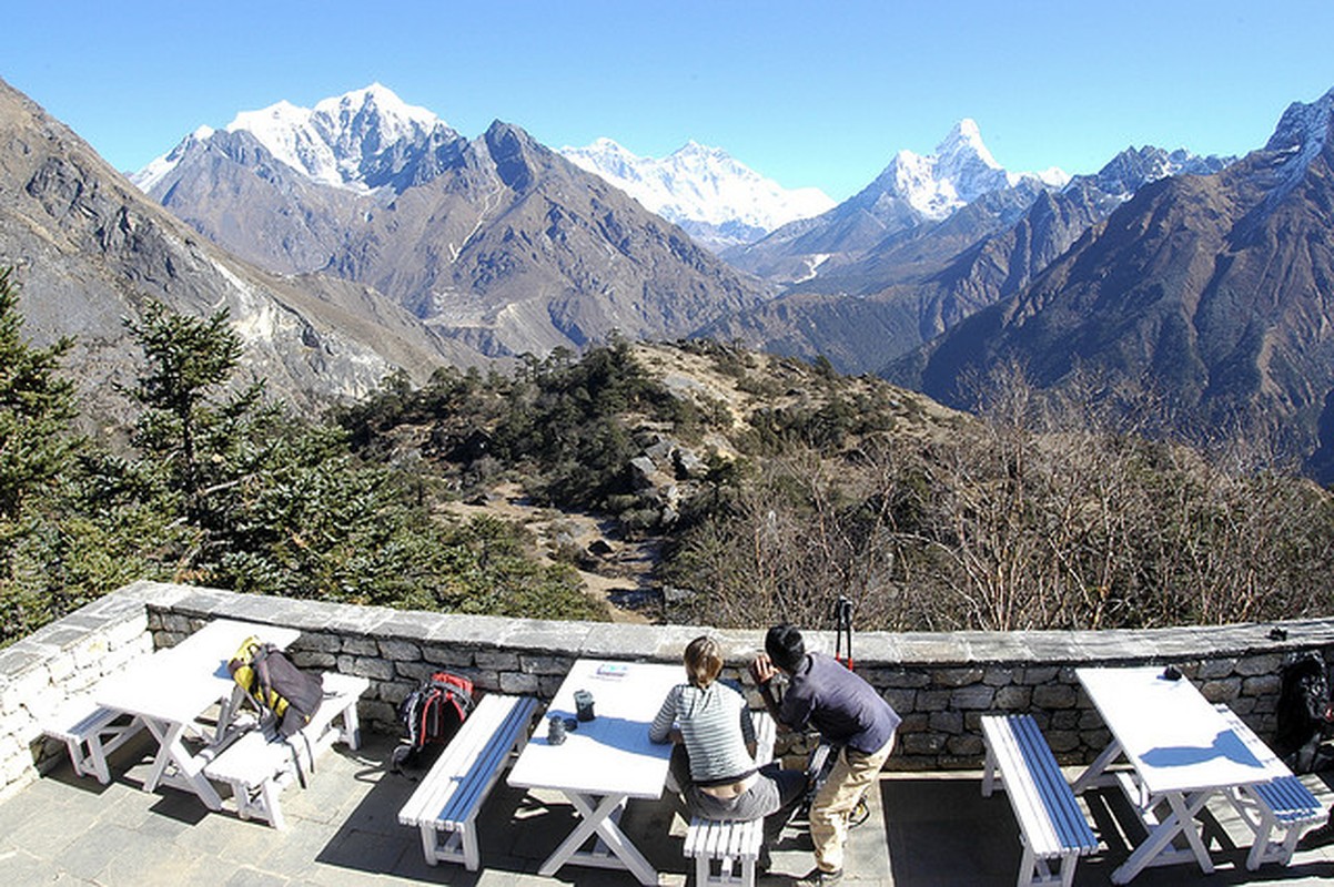Choang ngop khach san cao ky luc tren dinh Everest o Nepal-Hinh-9
