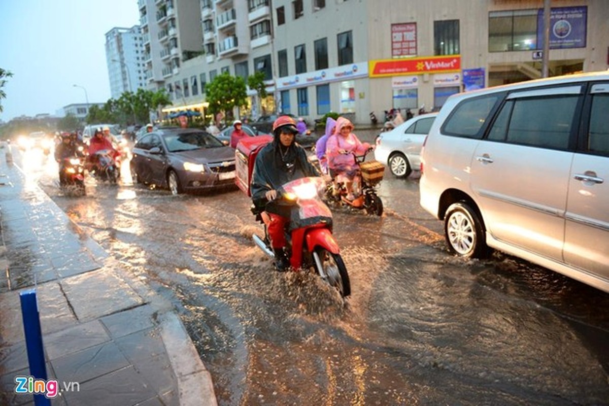 Duong Ha Noi lai hoa song sau tran mua lon-Hinh-6