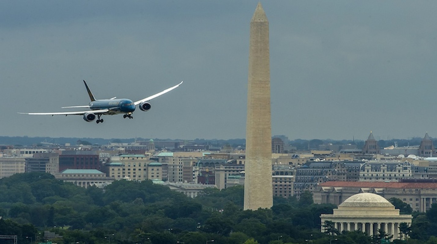 May bay Dreamliner cua VNA luon tren bau troi Washington