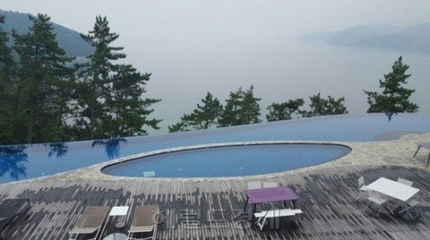 Tan muc resort “xin” vo chong Bae Yong Joon nghi trang mat-Hinh-4