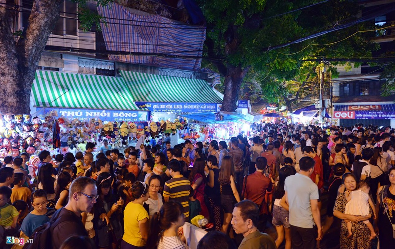 Hinh anh mat na kinh di luon lo pho Ha Noi