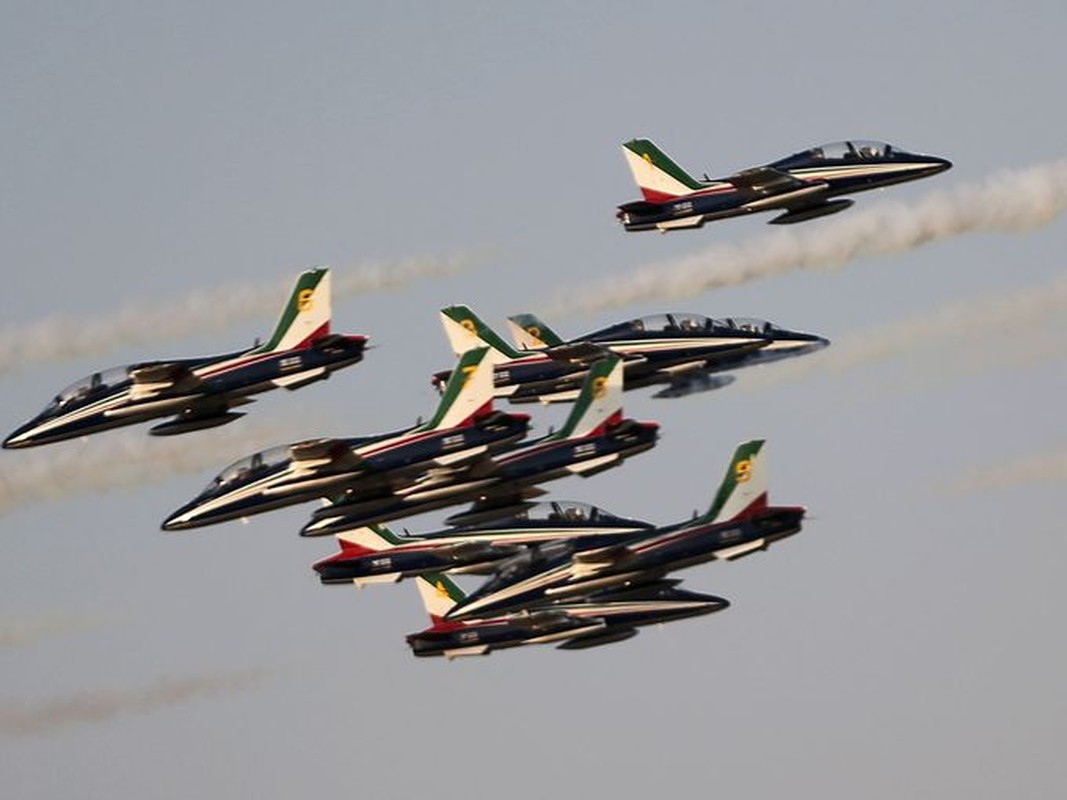 Ngam dan may bay khung trung bay tai Dubai Air Show 2015-Hinh-9