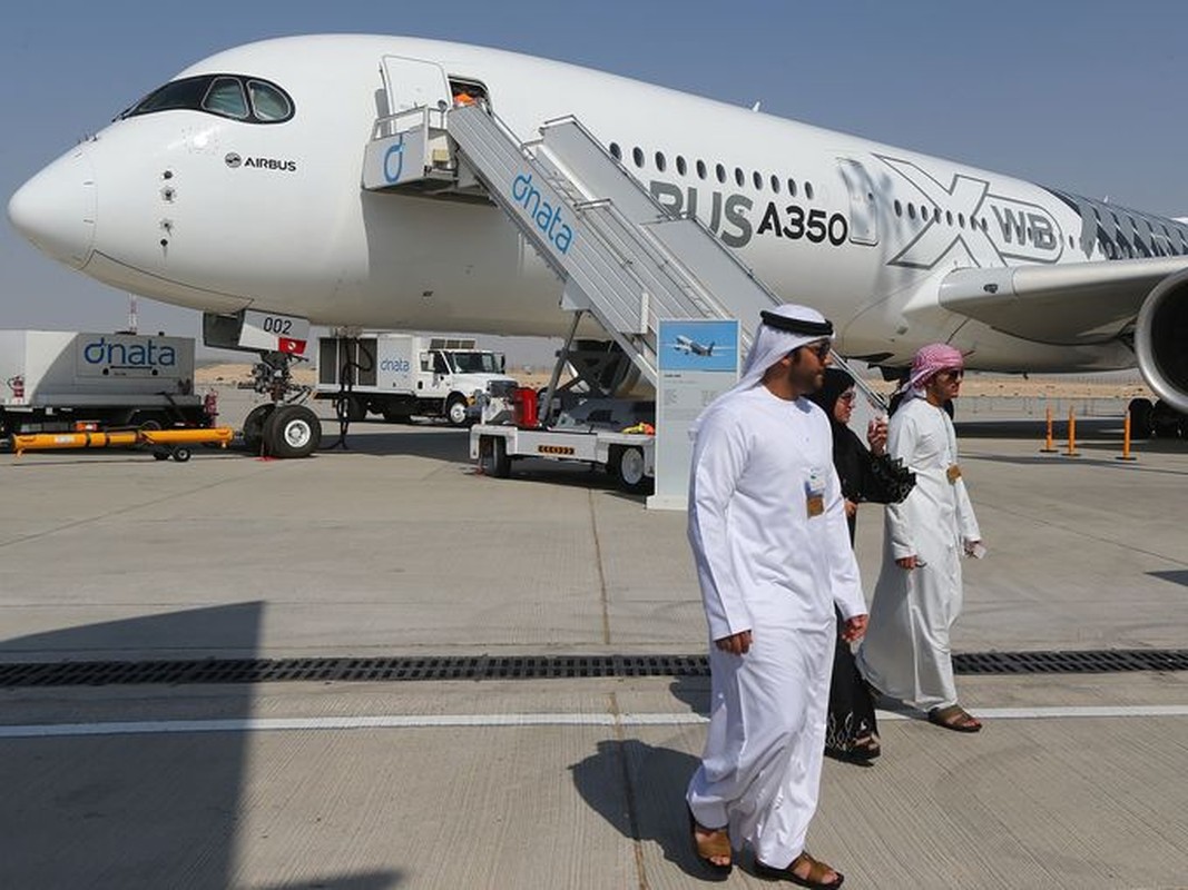 Ngam dan may bay khung trung bay tai Dubai Air Show 2015