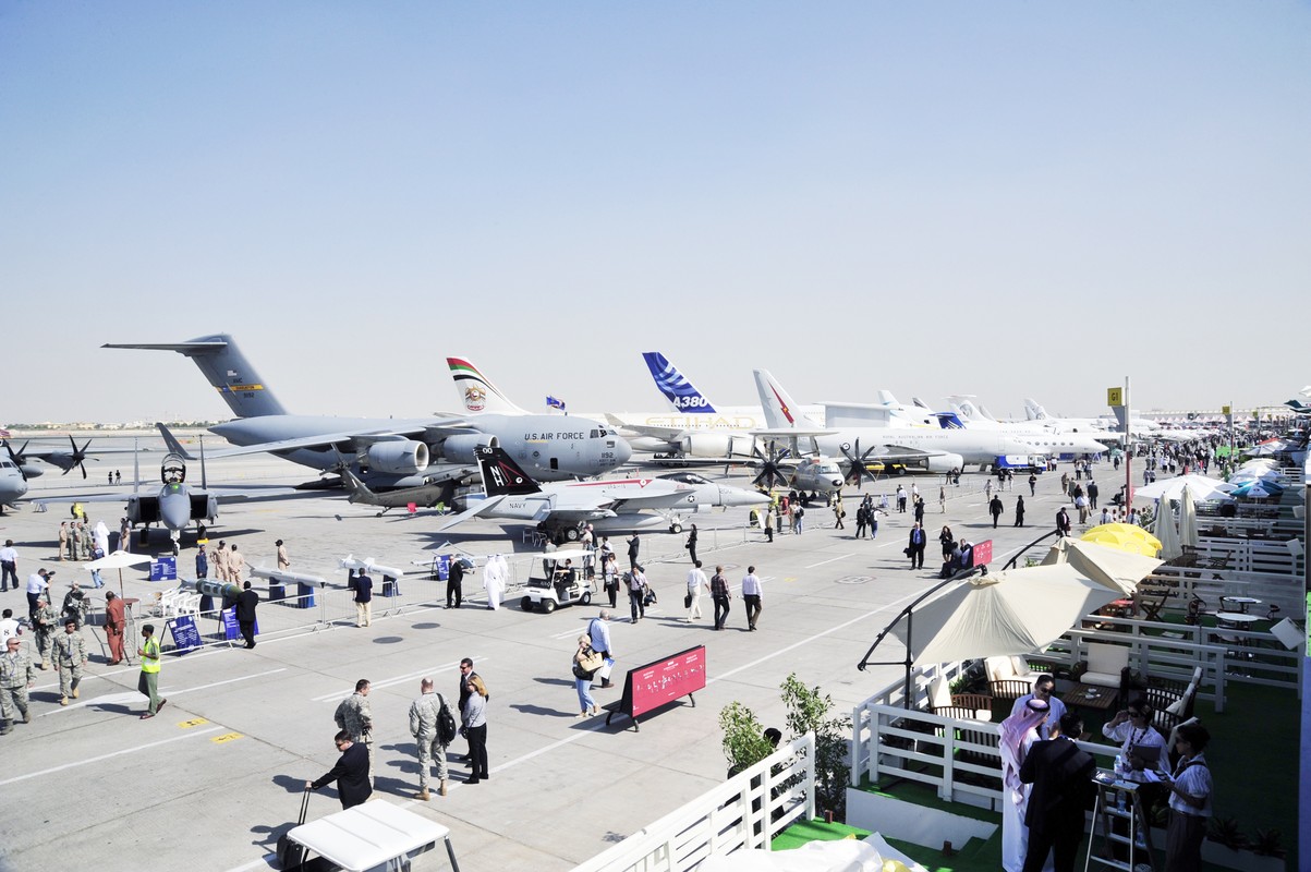 Toan canh hoanh trang cua trien lam hang khong Dubai Air Show-Hinh-3
