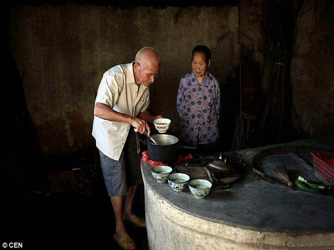 Cap vo chong Trung Quoc yeu nhau 96 nam “khong chan”-Hinh-2