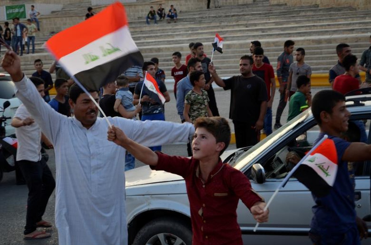 Nguoi dan Iraq nhay mua an mung giai phong Mosul