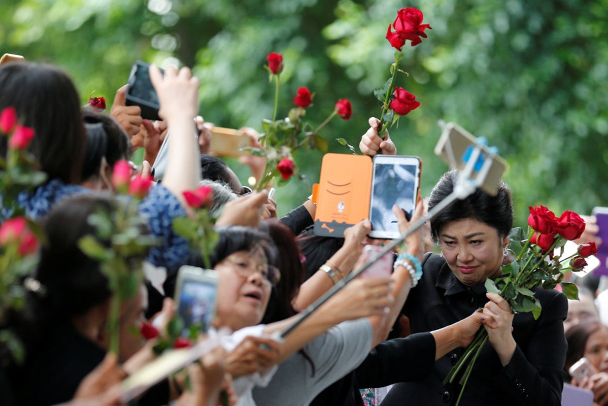 Ba Yingluck doi mat 10 nam tu giam tai phien toa cuoi cung-Hinh-2