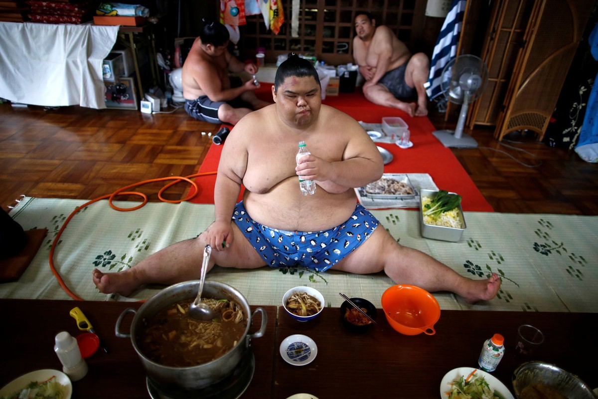 Loat anh hiem ben trong lo huan luyen sumo cua Nhat-Hinh-4