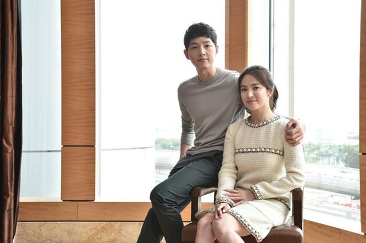 Ngam phong cach thoi trang cua cap doi Song Joong Ki va Song Hye Kyo-Hinh-10