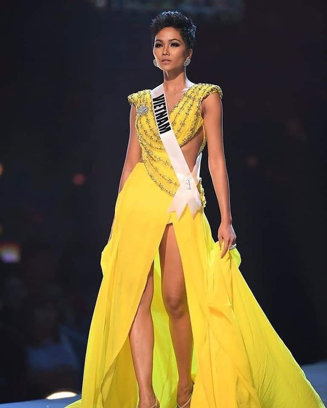 Nhung trang phuc doc dao dua H'Hen Nie lot top 5 Miss Universe 2018-Hinh-3