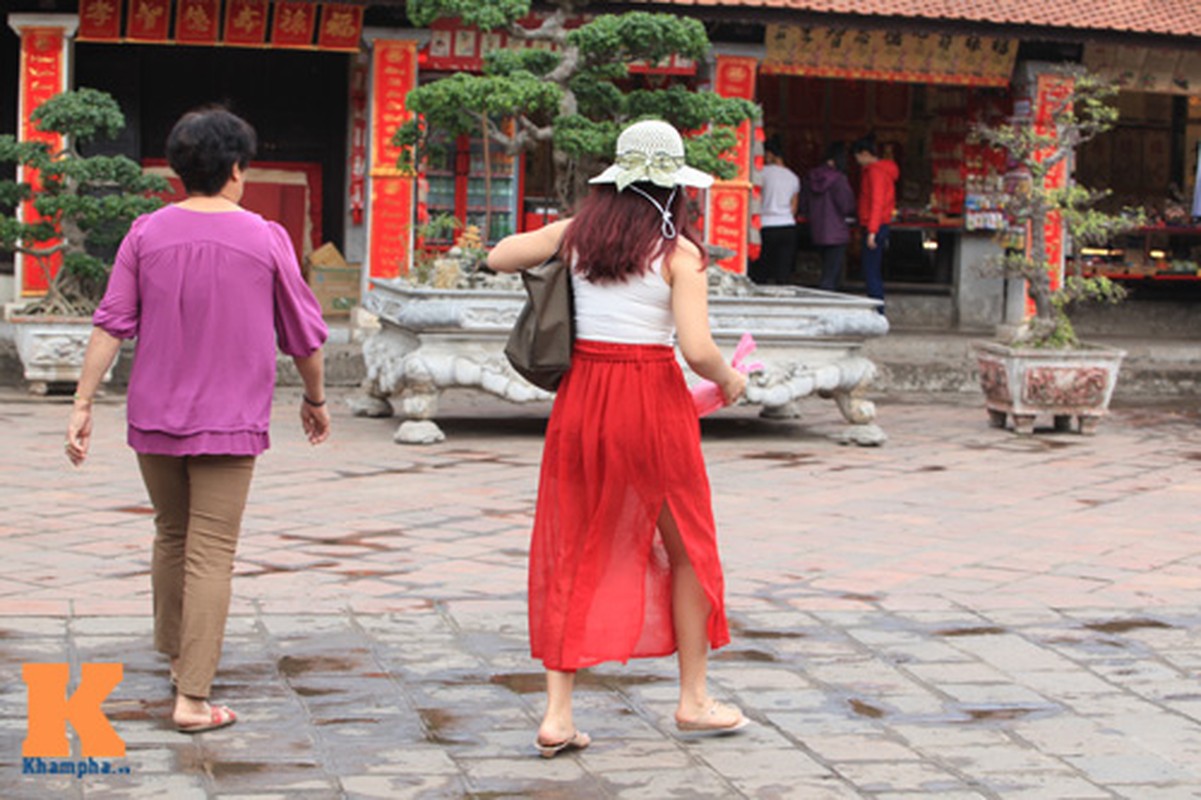 Phan cam voi nhung trang phuc ho henh di le chua dau nam-Hinh-11