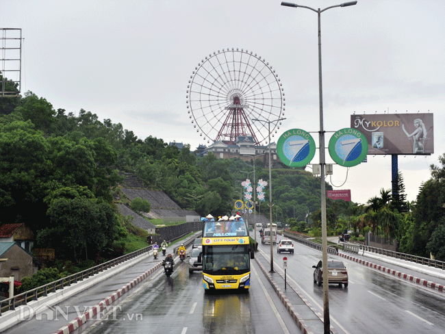 Ha Long xuat hien xe buyt 2 tang, khach Tay hao hung doi mua ngam pho-Hinh-5