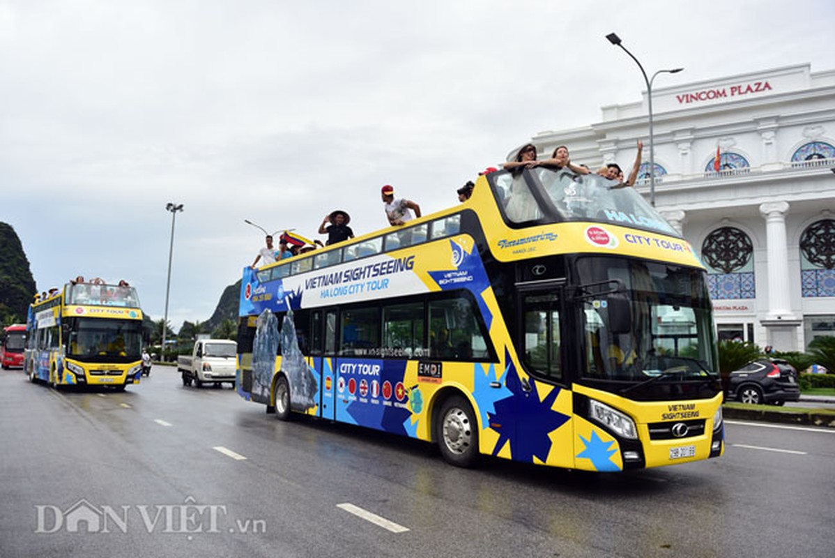 Ha Long xuat hien xe buyt 2 tang, khach Tay hao hung doi mua ngam pho