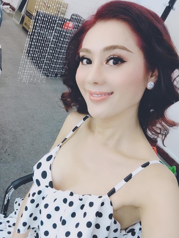 Khong ngo Lam Khanh Chi lai chuong thoi trang goi cam nong bong den vay-Hinh-11