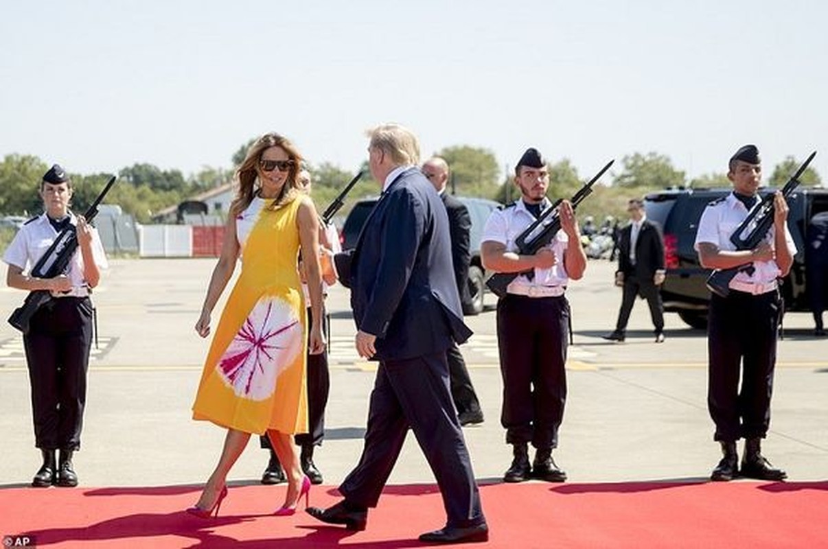 Ngam loat vay ao khien De nhat phu nhan My Melania Trump noi bat tai G7-Hinh-2