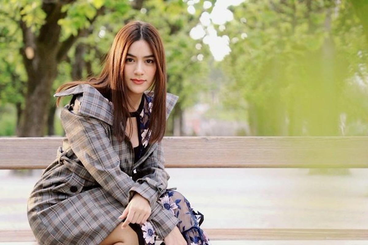 Ngat ngay phong cach thoi trang cuc sang chanh cua “bong hong lai” Kimmy Kimberley