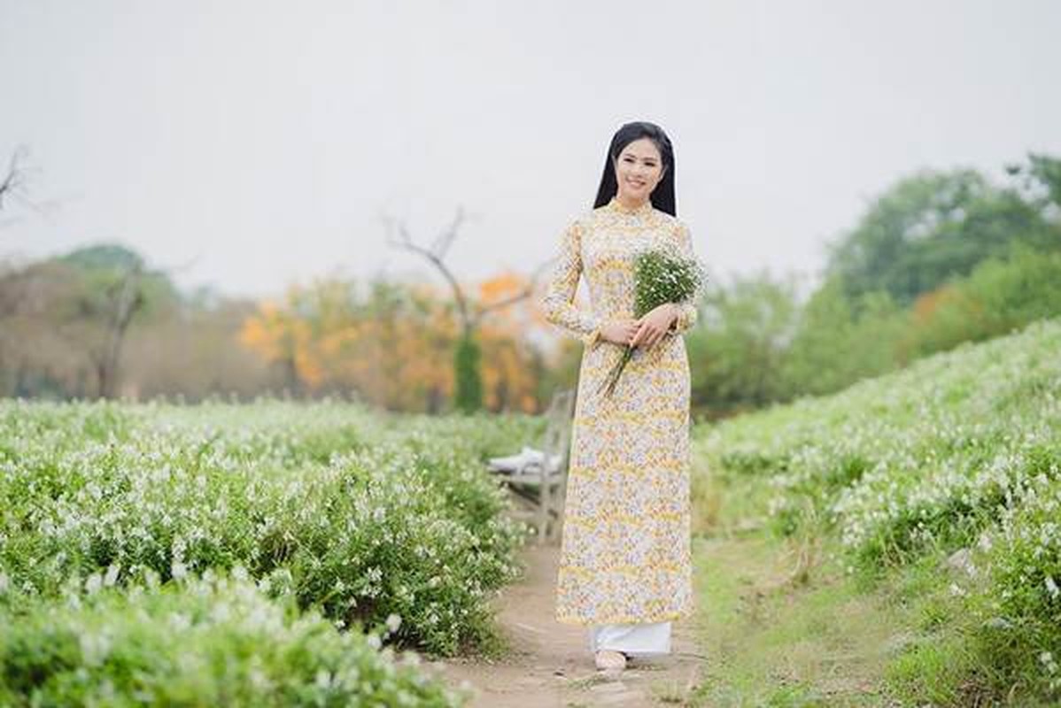 Nhung bo ao dai dep an tuong cua sao Viet mac chup anh cuc hoa mi-Hinh-4