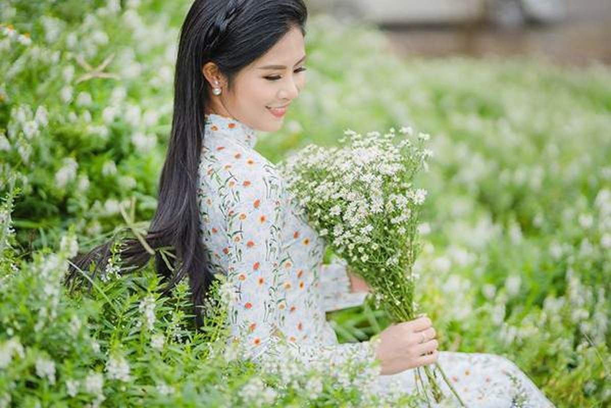 Nhung bo ao dai dep an tuong cua sao Viet mac chup anh cuc hoa mi-Hinh-5