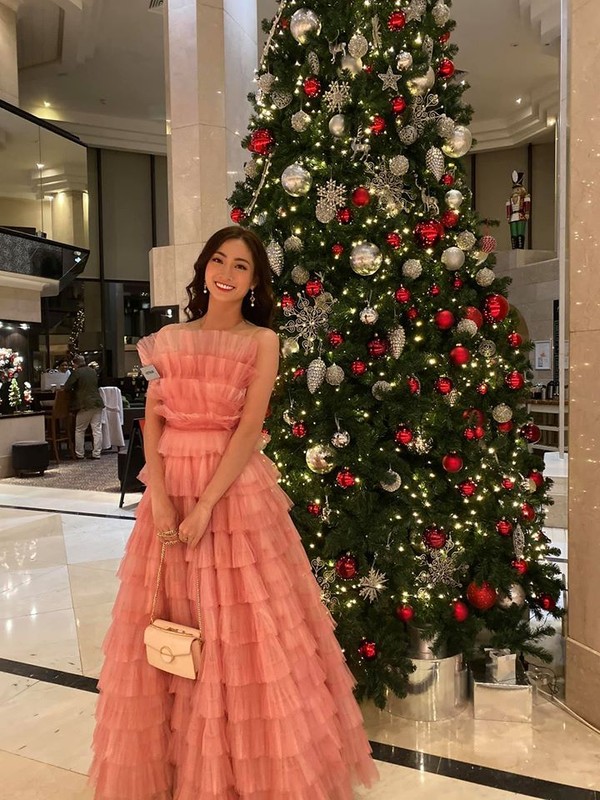 Ngam lai loat vay ao quyen ru cua Luong Thuy Linh tai cuoc thi Miss World 2019-Hinh-4