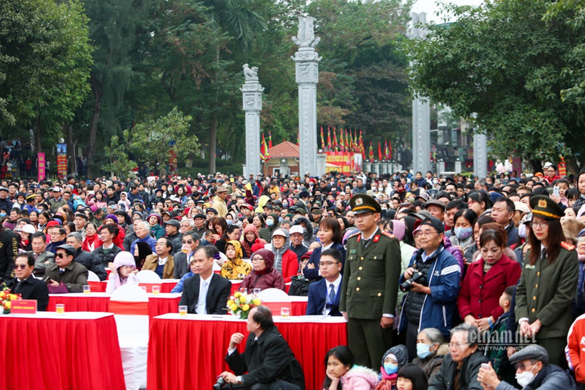 Hang ngan du khach thap phuong no nuc do ve le hoi Go Dong Da-Hinh-3