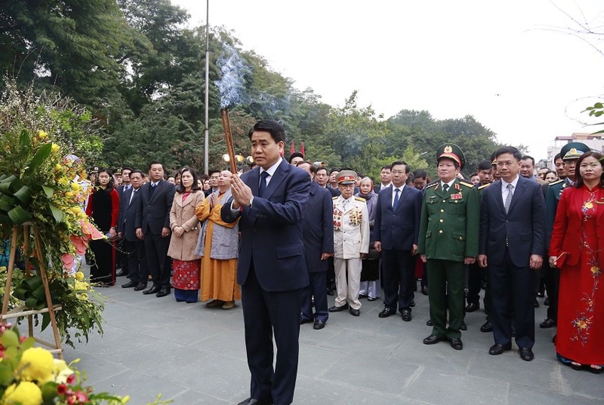 Hang ngan du khach thap phuong no nuc do ve le hoi Go Dong Da-Hinh-7